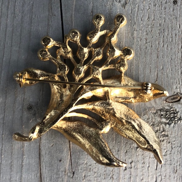 2 for $12 Vintage Gold Tone Floral Brooch Pin - Picture 5 of 7